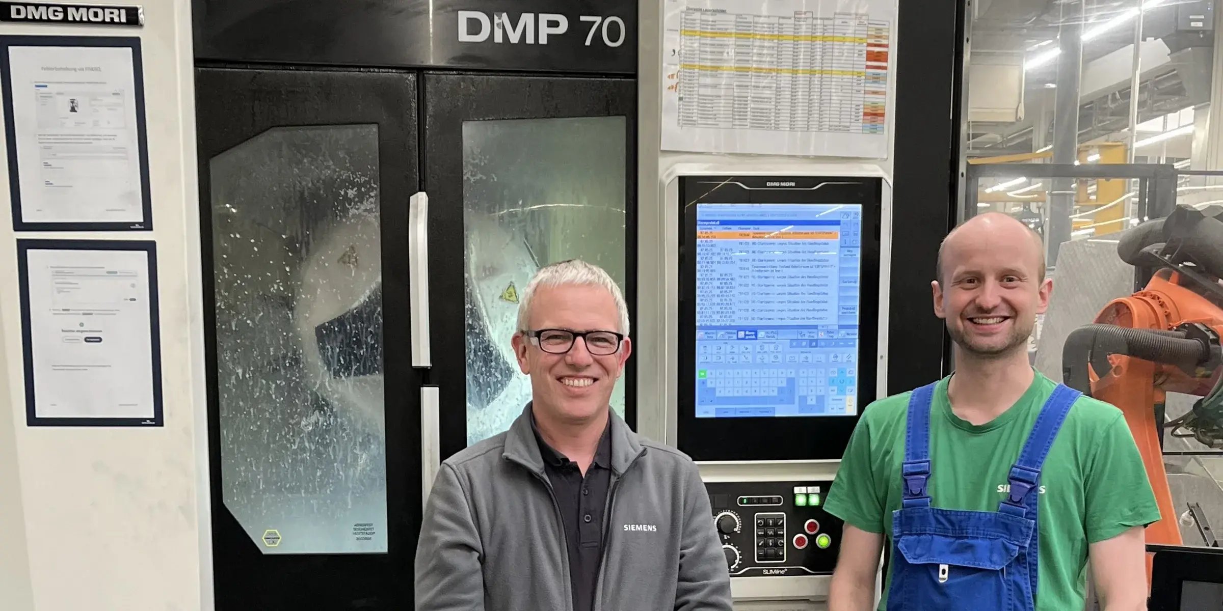Two Siemens employees in front of a machine