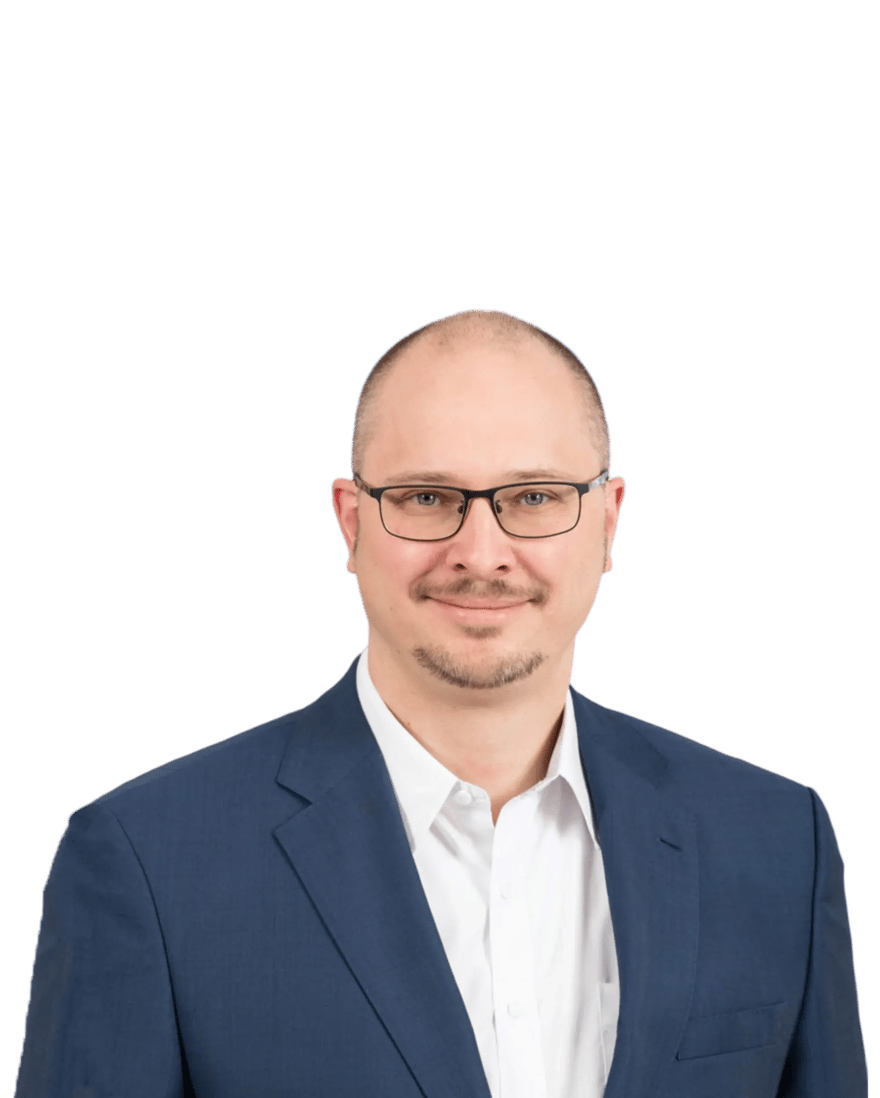 Headshot of Julian Leinbach